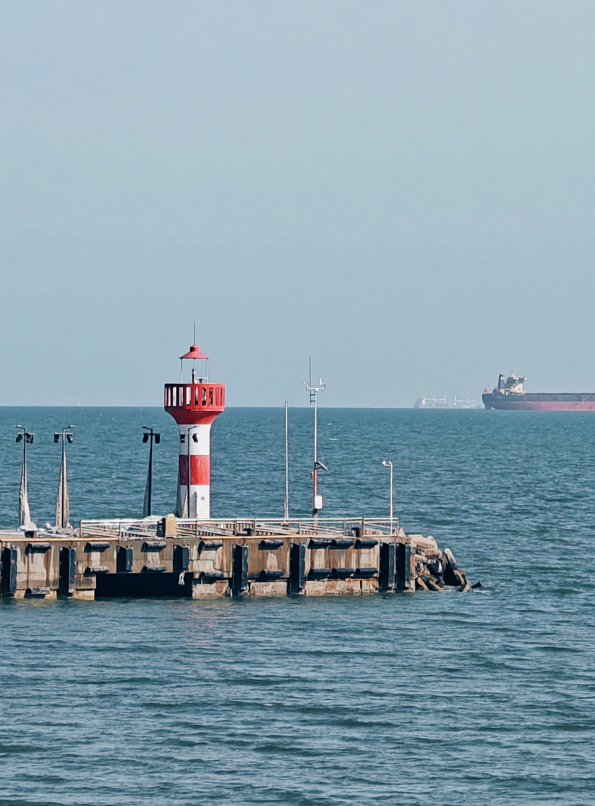 北戴河欢乐湾,有座漂亮的灯塔