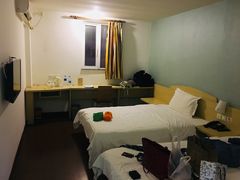 -7天连锁酒店(上海徐家汇龙华路地铁站店)