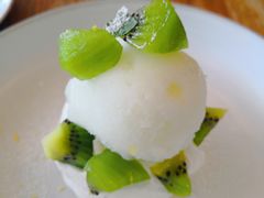 -ROAST coffee & eatery