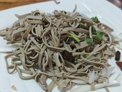 -溢心园香河肉饼总店