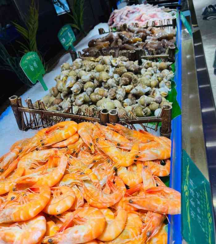 威尼斯海鲜自助餐厅(中环百联店)-"初四和朋友自助餐,点评上查了这家