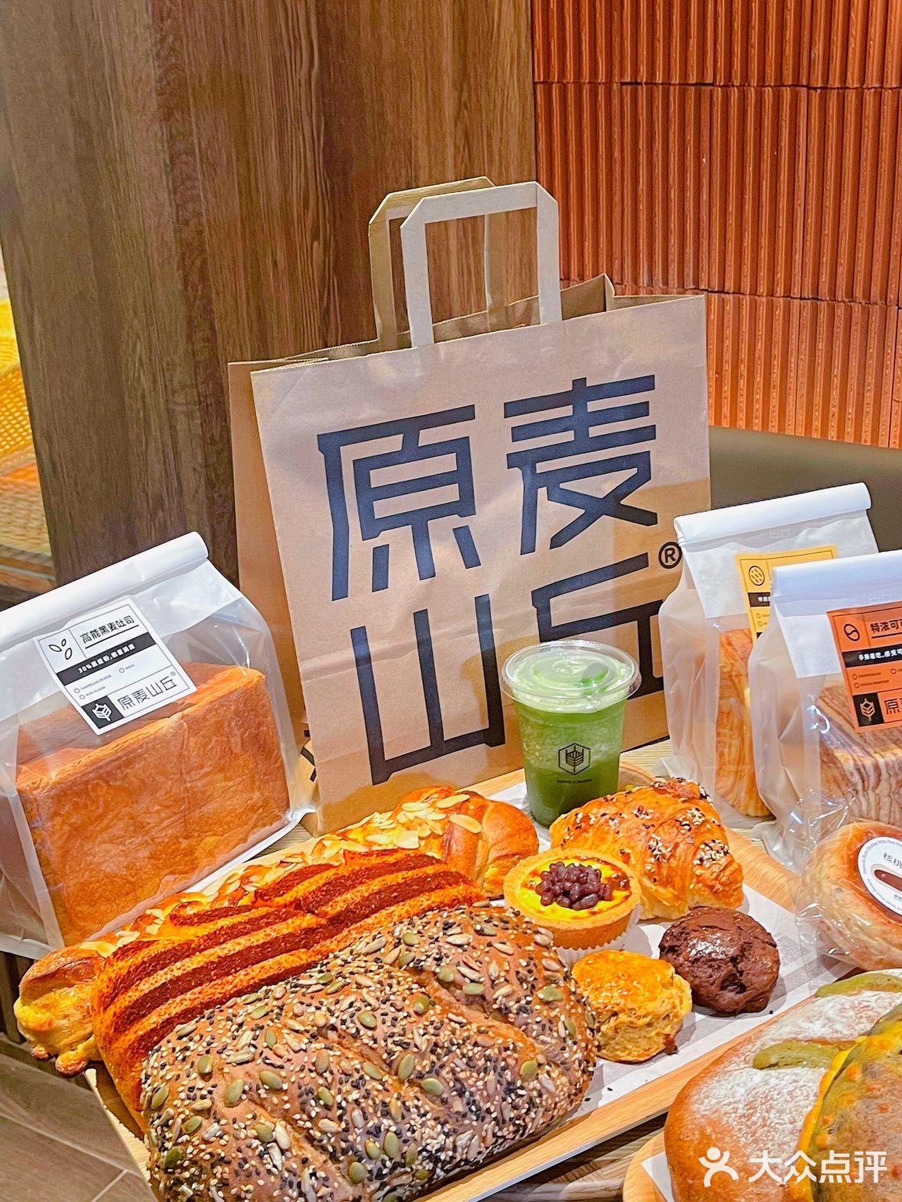 原麦山丘新店竟然早上7点就有🍞面包出炉！
