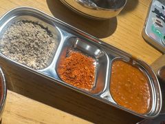 烤肉配菜及蘸料（免费提供）-姜虎东白丁烤肉(恒隆广场店)
