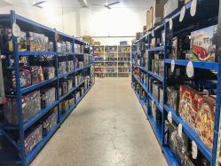 -逝水玩具折扣店