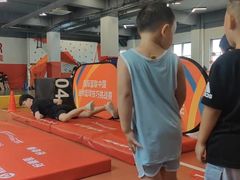 -悦动体能篮球羽毛球网球(三里河店)