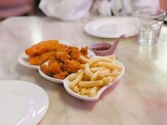 -樱花里音乐餐吧·牛扒椰子鸡(东圃店)