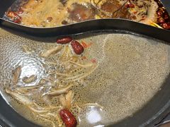 -鹿鸣山草本茶香火锅(园西路店)
