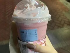 樱花莓莓胶原酸奶冻-瑞幸咖啡(长楹天街店)