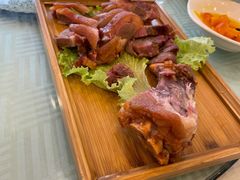 脆皮德国咸猪手-江南村酒家