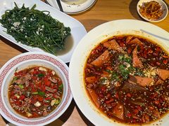 -帅巴人舅母子腊蹄民俗村