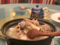 萝卜骨筒煲-沙龙酒家