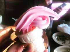 草莓味冰激凌蛋卷-滇釜火锅·能喝汤的火锅(车公庄店)