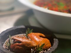 脆皮大红袍椒香乳鸽-辛香汇·现炒川菜(淮海路百盛店)