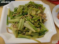 马家沟芹菜炒肉-海岛渔村大酒店(云霄路店)