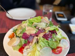 现切混合蔬菜沙拉-WOLFGANG PUCK KITCHEN & BAR(迪士尼小镇店)