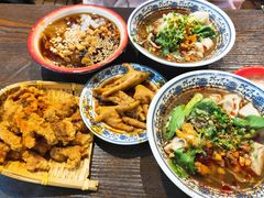 -爆炸头阿姨小四川正宗川味小吃(无任何分店)