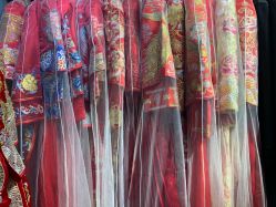 点击看大图 -觅白婚纱礼服馆