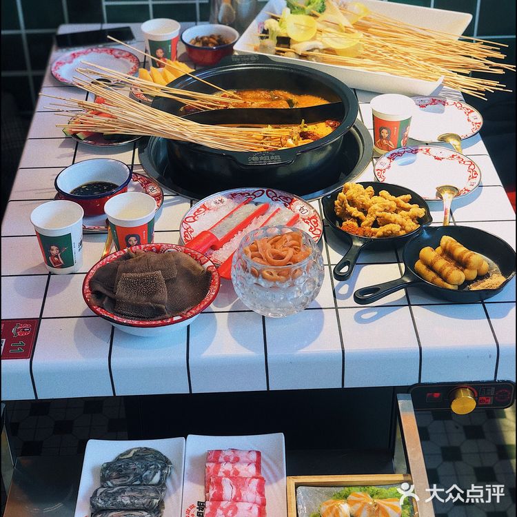 杭州新店|“姑姑”李若彤撑场的串串店|港姐姐