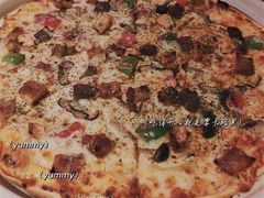幸会饭堂荤香薄底披萨-幸薈飯堂