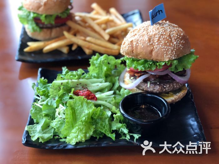 lush豪华汉堡图片 - 第1张