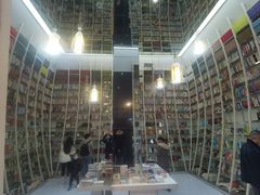 -钟书阁(松江泰晤士小镇店)