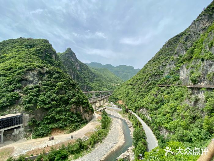 柞水溶洞图片