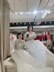 -月月婚纱礼服仓储店(王府井店)