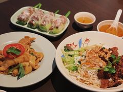 -大头虾越式风味餐厅(光明广场店)