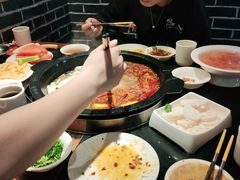 -周周有辣火锅馆(玖耀里店)
