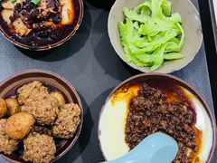 -董哥山城碗碗香(美专校街店)