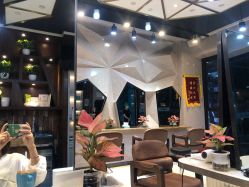 -PE SALON
