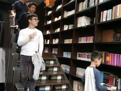 -钟书阁(松江泰晤士小镇店)