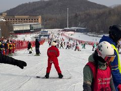 -亚布力新体委滑雪场