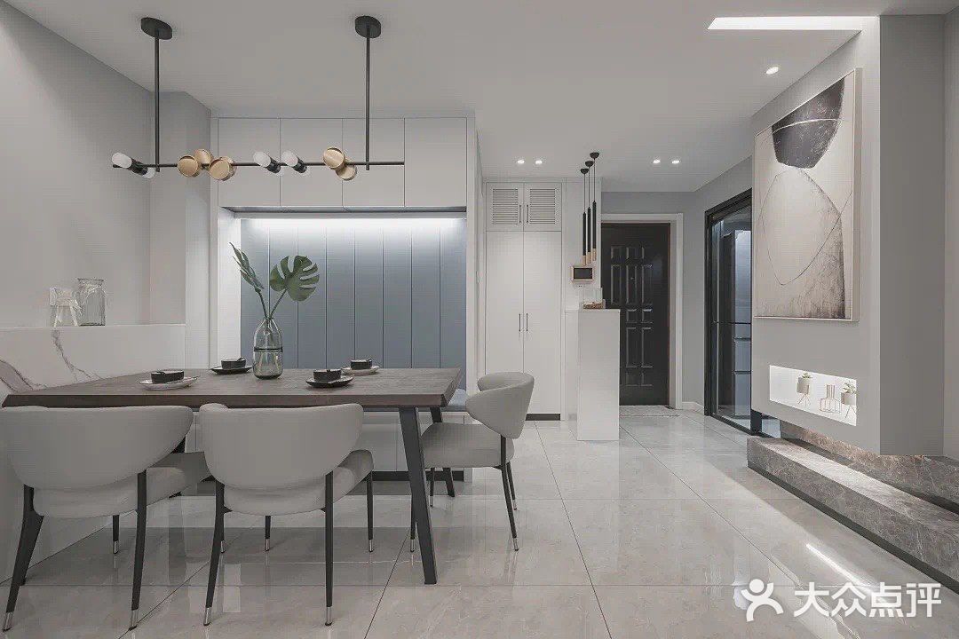 4室2厅3卫跃层里的那些通天柜