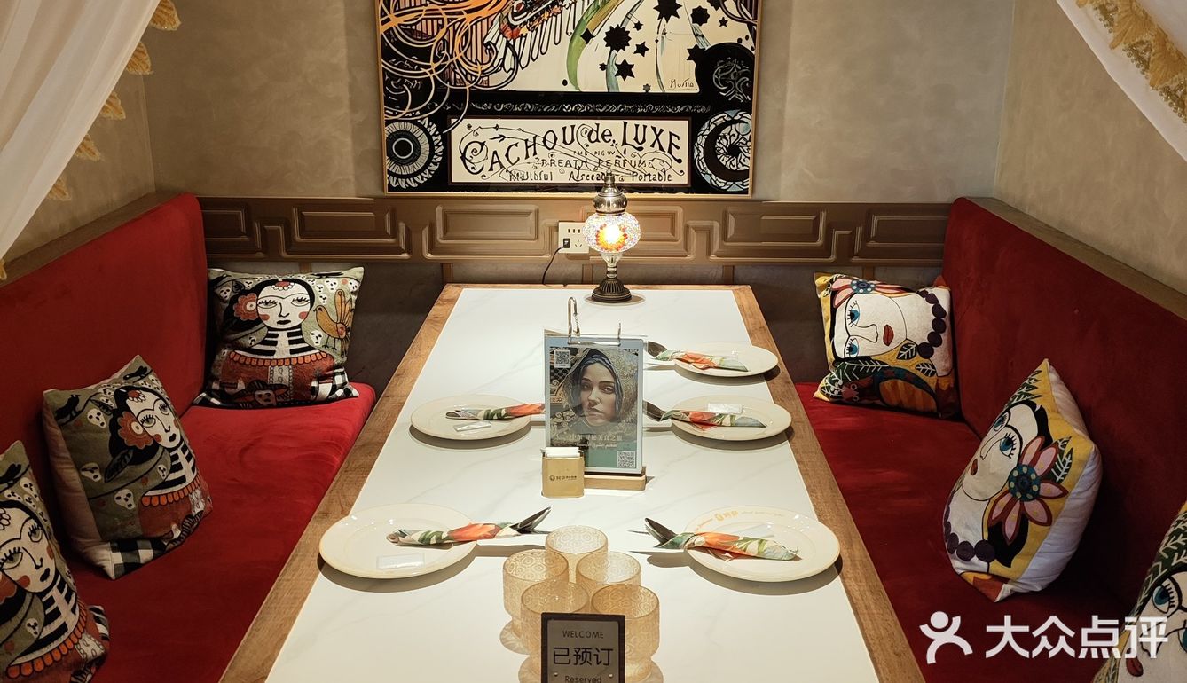 口味很一般的一家店 服务员也比较太难叫到~