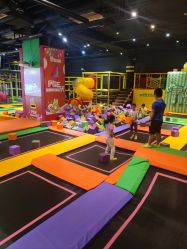 -蹦蹦跳跳(新奥购物中心店)