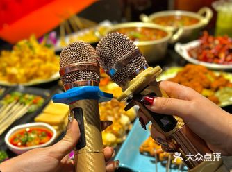 这么一大桌烧烤景然藏在这里