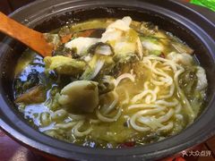 石锅酸菜鱼-周鱼小馆石锅酸菜鱼(活力汇店)