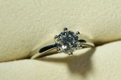 -威德钻石-克拉钻大本营(南京东路店)