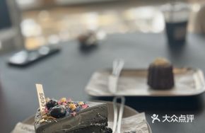 Black Sesame Blueberry Basque Cake