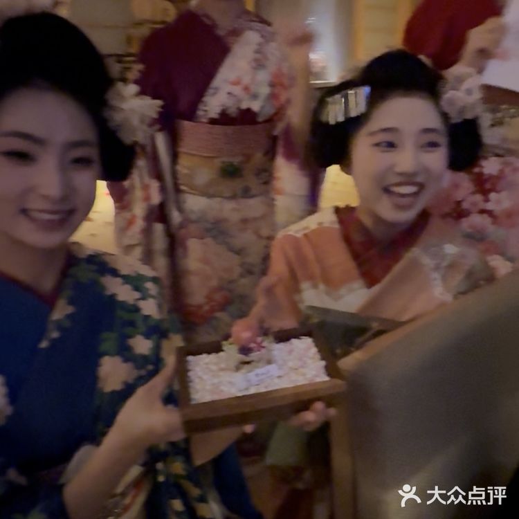 俩人吃的非常饱 食材很新鲜 菜式非常丰富 服务没得说