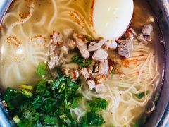 -亮亮面馆(经六路店)