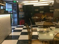 -新大咀港式茶餐厅(宝山万达店)