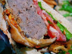 鲜香蘑菇牛肉汉堡-魏斯理汉堡(西安沣东吾悦店)