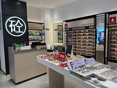-博士眼镜集团石人工眼镜(虹口万泰店)