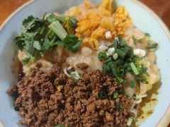 -爆炸头阿姨小四川正宗川味小吃(无任何分店)