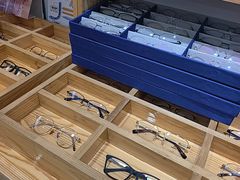 -豪门视光·星趣控·蔡司依视路眼镜代理商(中央大街店)