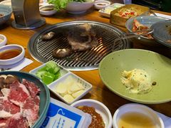 -草家酱蟹炭火烤肉店(珲春南路一店)