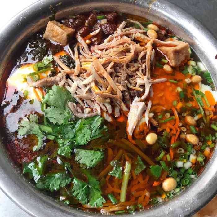 老五鸡丝豆花面粉-"对于一个爱吃粉的人来说,来到贵阳自然是不.