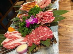 黑牛六拼-明洞阿姨·韩式酱蟹烤肉·创意料理(三元桥店)